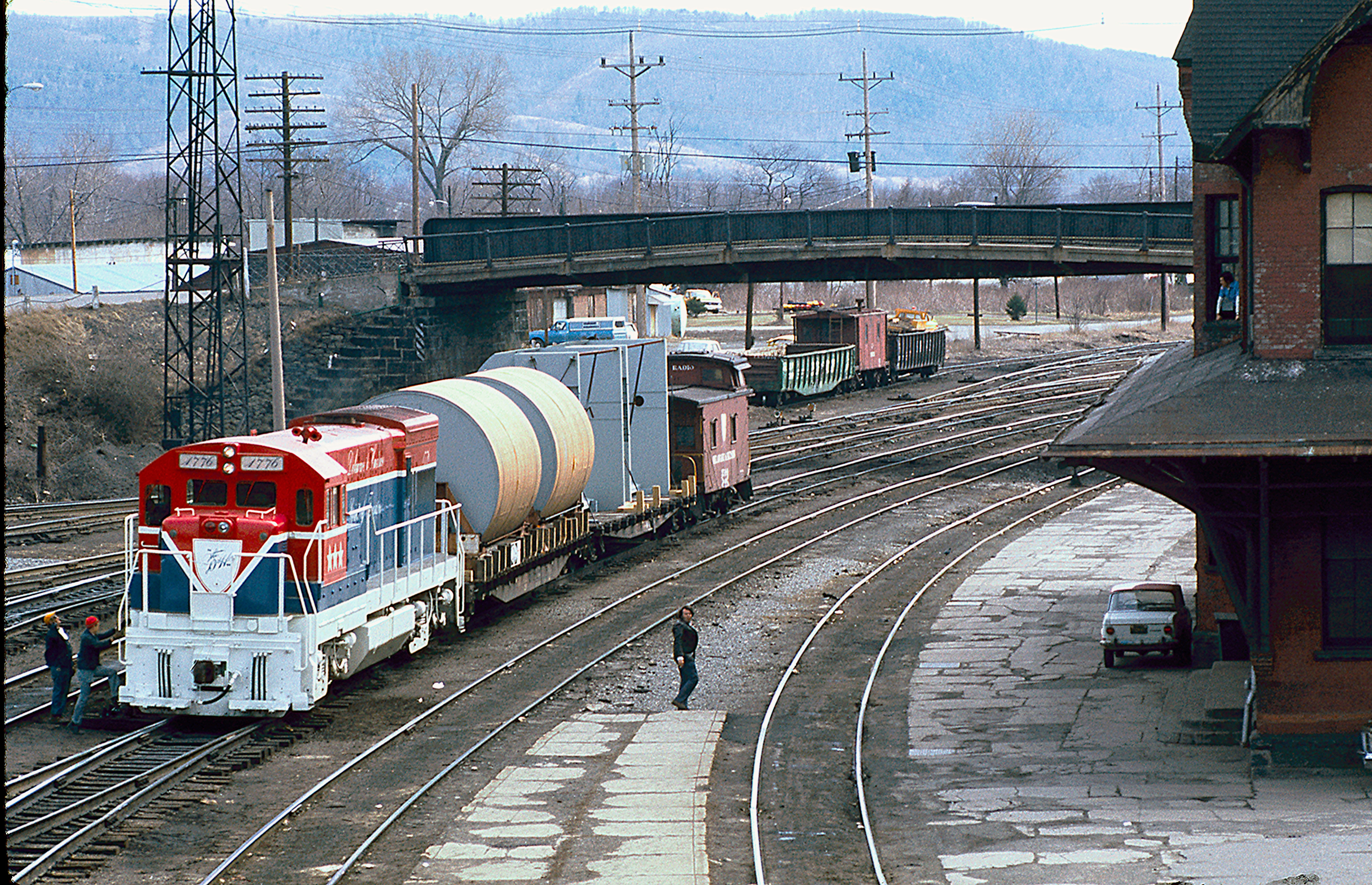 April 10, 1975 D&H #OFX-1 with 1776 at LV yard in Sayre, Pa.